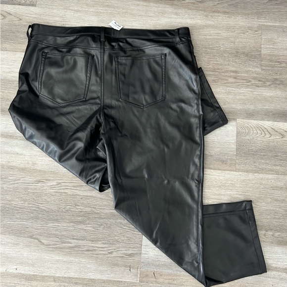 Abercrombie and Fitch Curve Love Vegan Leather 90s Straight Pant NEW NWT Black - Picture 5 of 8
